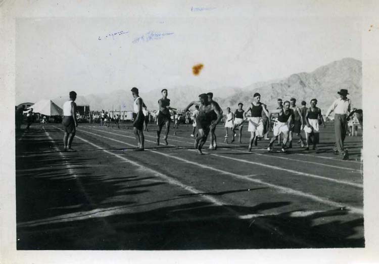 Fus Jones handing the baton to SGT Woodcock 880yds A coy won