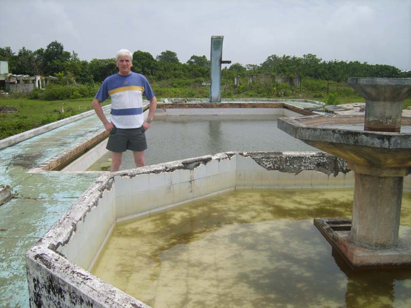 018_swimming_pool_at_Leonora